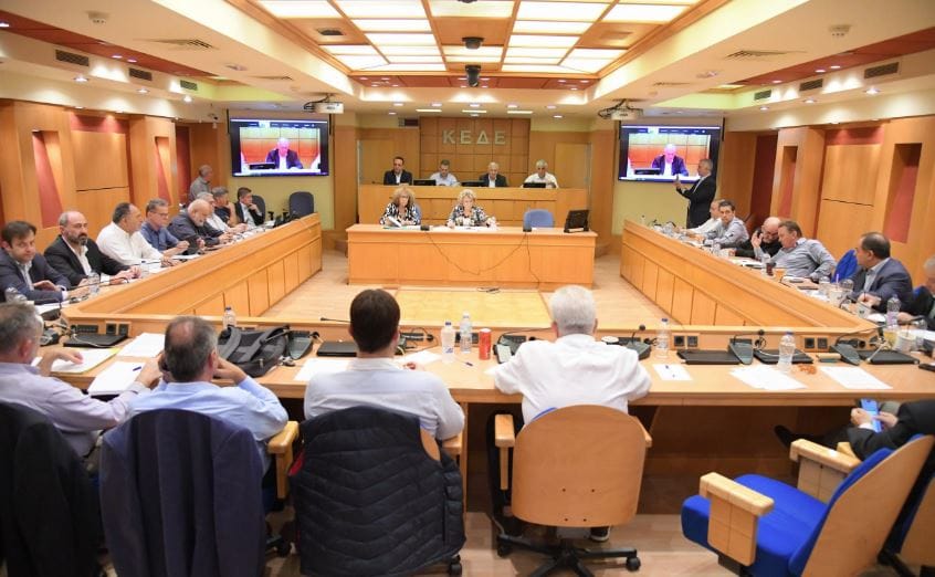 ΚΕΔΕ: Το νομοσχέδιο για τις παραλίες αφαιρεί ουσιαστικές αρμοδιότητες από τους δήμους