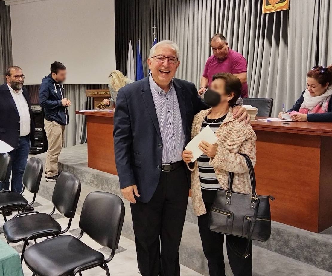 255 επιταγές για το Πάσχα παρέδωσε ο Δήμαρχος Αμαρουσίου σε ευπαθείς Μαρουσιώτες