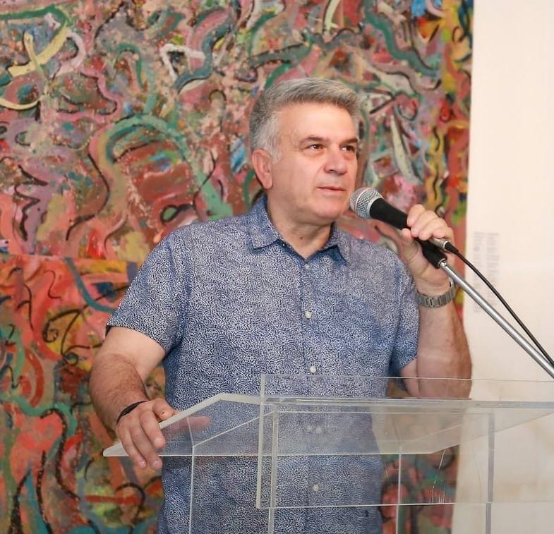 Ο Δήμαρχος Ν.Ιωνίας Π. Μανούρης στην ετήσια έκθεση ζωγραφικής των Παιδικών και Εφηβικών Τμημάτων.