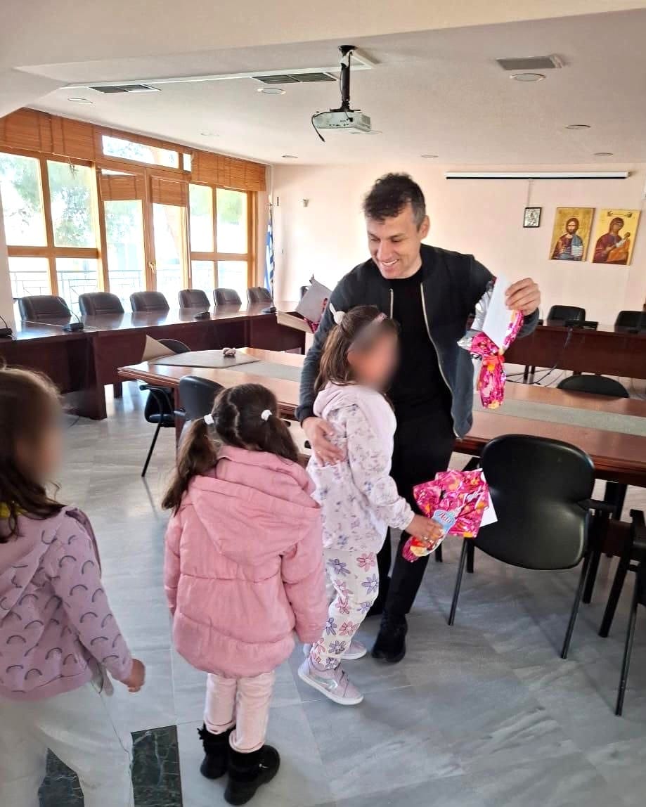 Α. Δρίκος : Πασχαλινά δώρα και ευχές προς όλα τα παιδιά του δήμου Μάνδρας-Ειδυλλίας
