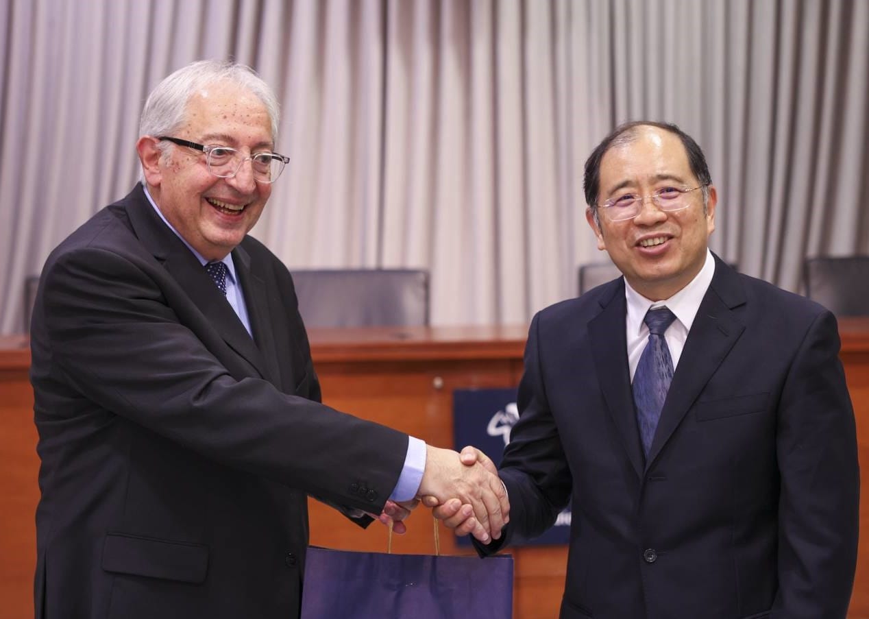 Ο δήμαρχος Θ.Αμπατζόλγου υποδέχθηκε στο Δημαρχείο Αμαρουσίου εκπροσώπους της  πόλης Γουχάν.