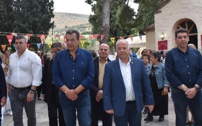 Παππούς:Ευλάβεια και κατάνυξη στη Λιτάνευση του Ιερού Ναού Αγ.  Ιωάννη Θεολόγου Φυλής