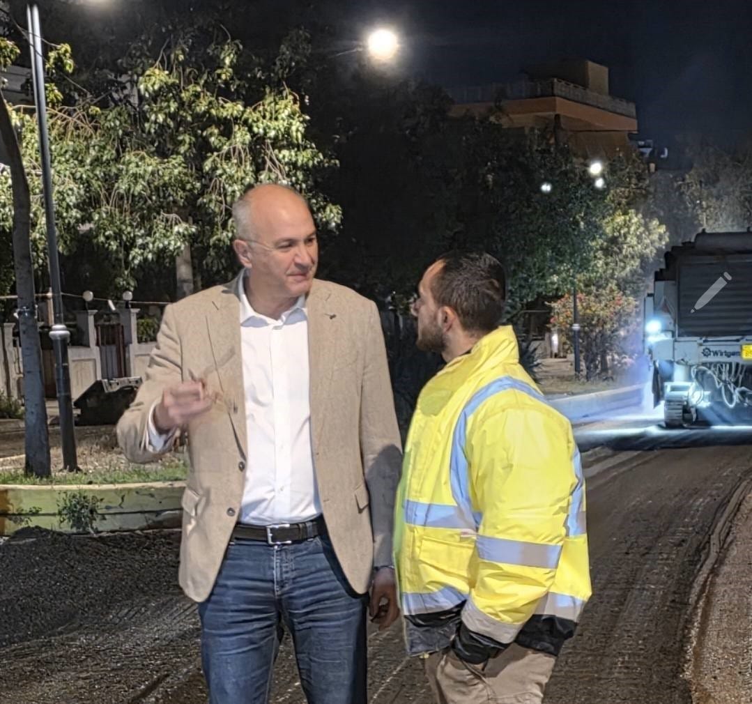 Σαραούδας: Συνεχίζονται οι ασφαλτοστρώσεις δρόμων στη Μεταμόρφωση!