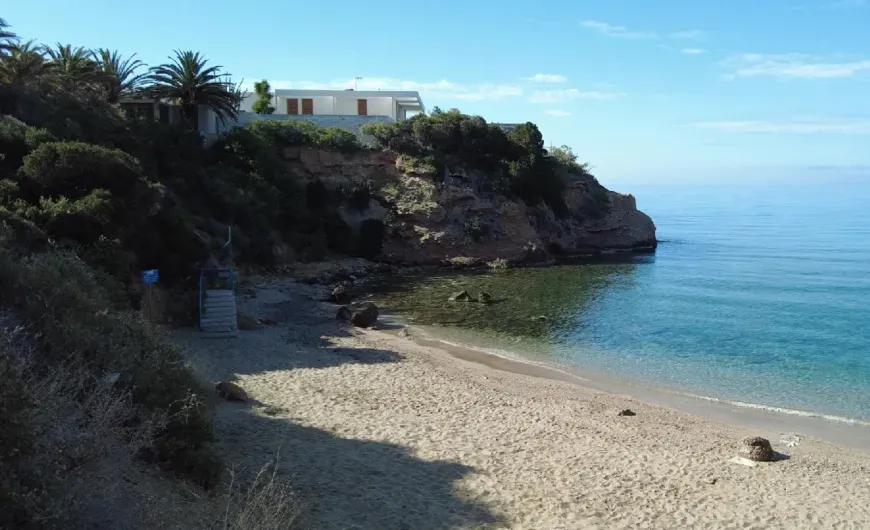 Μυστική γωνιά της Αττικής με νερά σαν φυσική πισίνα