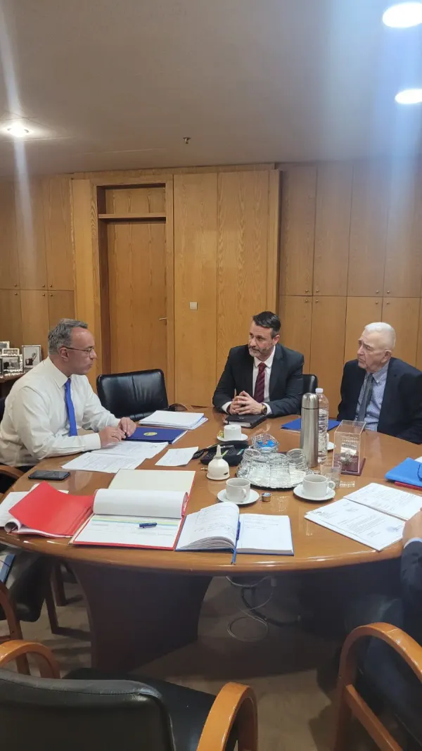 Σαλαμίνα: Συνάντηση Παναγόπουλου - Σταϊκούρα