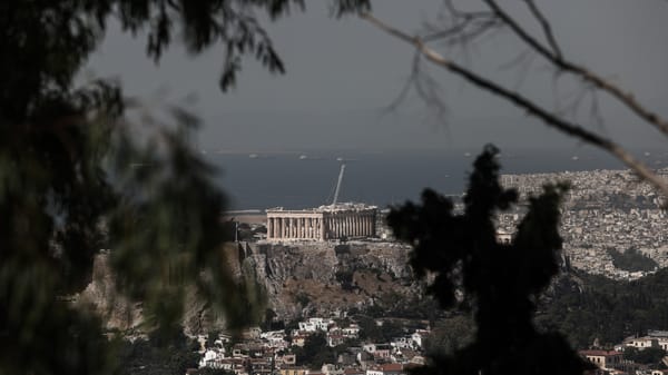 Καιρός: Επιμένει η αφρικανική σκόνη – Έρχονται 30άρια με λασποβροχή