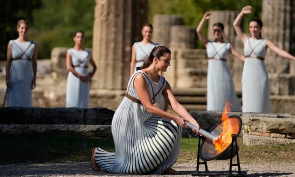 Η Ολυμπιακή Φλόγα στο Λαύριο μετά από 20 χρόνια