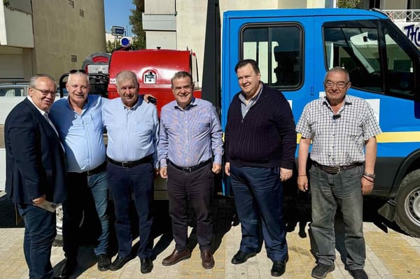 Ένα σύγχρονο Φορτηγό με Πυροσβεστική Υπερκατασκευή στον Δήμο Παλλήνης.