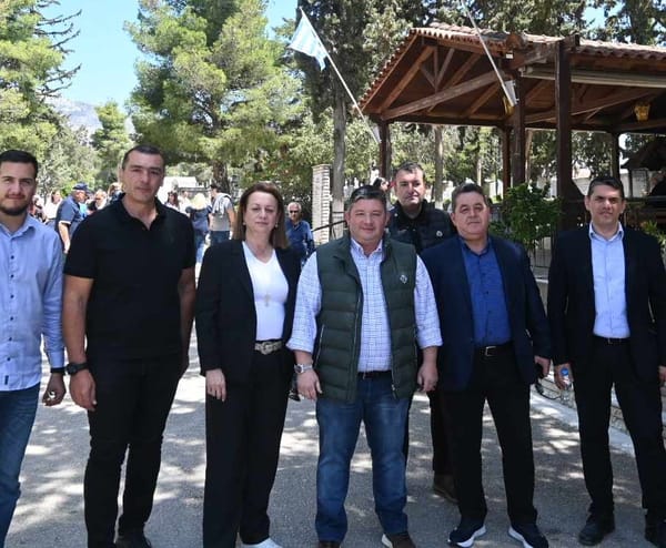 Το Πάσχα των νεκρών, ένα ιδιαίτερο ποντιακό έθιμο αναβίωσε στο Νέο Κοιμητήριο Αχαρνών.
