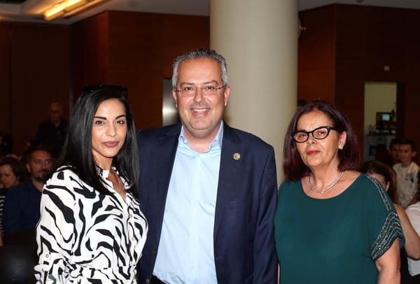 Συγχαρητήρια Δήμαρχε για την πρωτοβουλία σας να βοηθήσουμε τη Χρίστινα!