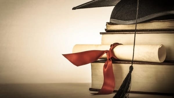 Υποτροφίες για μαθητές/τριες και νέους/ες του Δήμου Παπάγου-Χολαργού