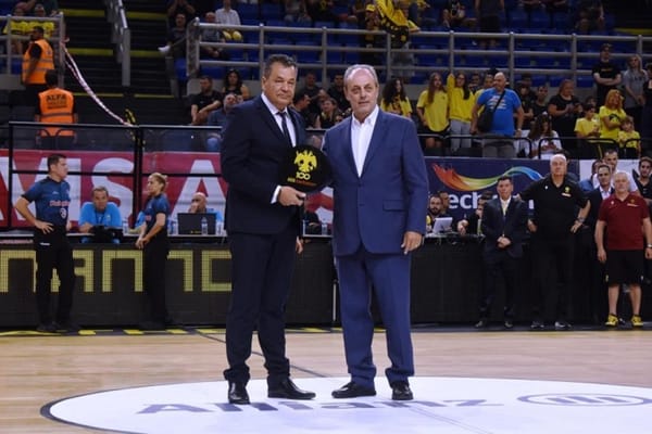 Μεγάλη τιμή στο Δήμαρχο Φυλής Χρήστο Παππού από την ομάδα μπάσκετ (ΚΑΕ) της ΑΕΚ