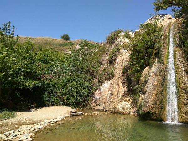 Απόλυτη ικανοποίησή για την υπερψήφιση του άρθρου 67, που διασφαλίζει την προστασία και του Πεντελικού Όρους.
