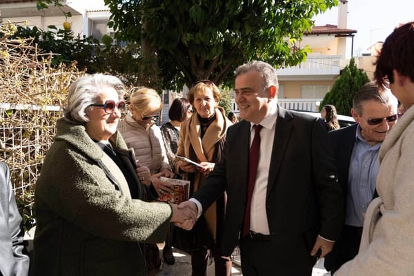 Στην πρωτοχρονιάτικη πίτα του Πολιτιστικού Συλλόγου "Η Πηγή" παρέστη ο Δήμαρχος Παλλήνης, Χ. Αηδόνης.