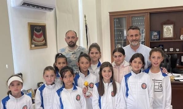 Ο δήμαρχος Σαλαμίνας κ. Γ. Παναγόπουλος υποδέχθηκε τους αθλητές του ΟΑΣ