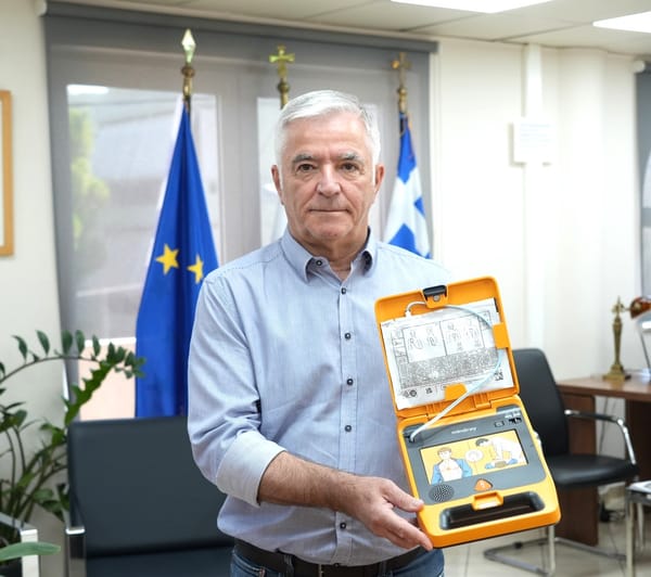 Μάδης: Σε προμήθεια εννέα απινιδωτών προχώρησε ο Δήμος Παιανίας