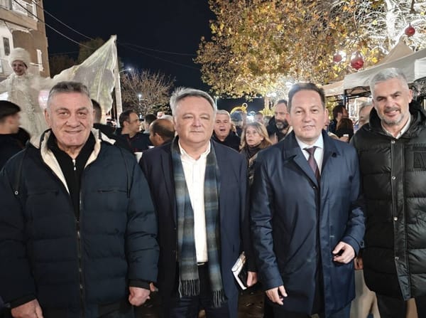 Γιασημάκης: Σε γιορτινή ατμόσφαιρα το άναμμα του Χριστουγεννιάτικου δέντρου  Ωρωπού