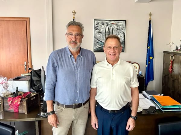 Ο δήμαρχος Αγ. Δημητρίου κ.Μαμαλάκης υποδέχθηκε τον δήμαρχο Μυκόνου  κ.Βερώνη